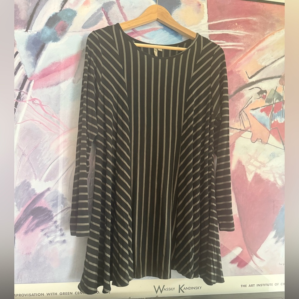 COMFY USA tunic modern olive & black sz M